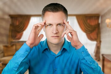 Man feels pain in head, health problem