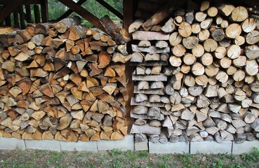 Piles de bois de chauffage