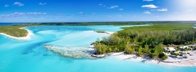 Foto op Plexiglas The beautiful coast of Long Island, Bahamas, with turquoise sea, lagoon and the finest, sandy beaches in the Caribbean © moofushi