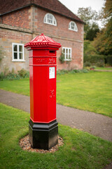 Fototapeta na wymiar red old post box in England, Great Britain