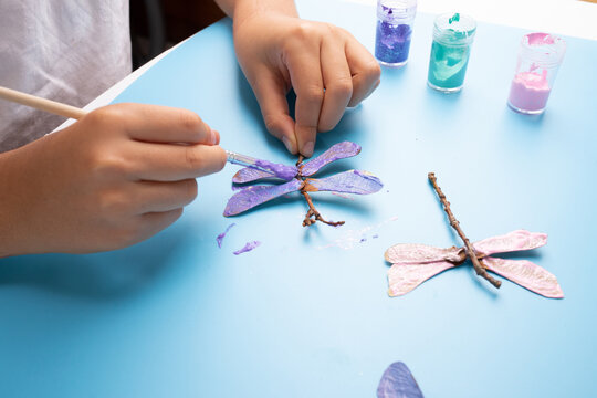 craft dragonfly from natural materials