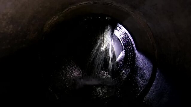 Leak of water into round sewer tunnel
