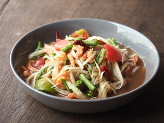 Som Tum - Thai spicy papaya salad