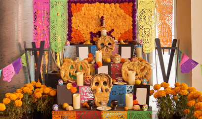 Day of the Dead offering from central Mexico, ofrenda dia de muertos