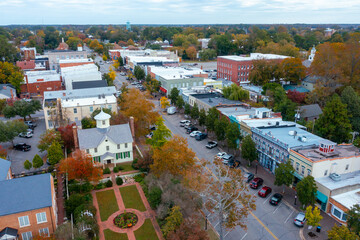 Aerial View of Businesses on Broad Street in Edenton North Carolina - obrazy, fototapety, plakaty