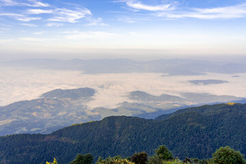 Fototapeta premium Beautiful landscape view of northern mountain ranges of Thailand seen from the top of Kew Mae Pan Nature Trail