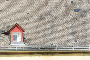 Altes Dach mit Fenster