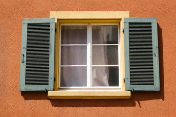 Fenster mit Schlagläden, Baden-Württemberg, Deutschland, Europa