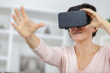 mature woman experiences with vr googles