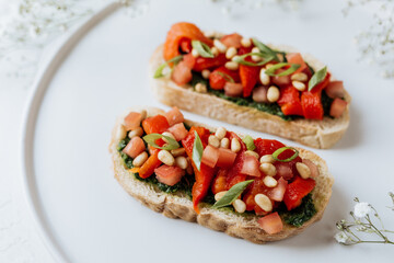 Bruschetta with pesto, tomatoes and nuts