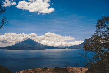 Lago Atitlán de Guatemala