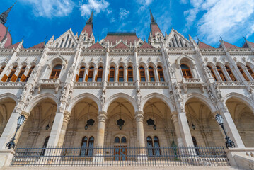 Fototapeta Budapeszt budynek parlamentu widziany w dzień z bliska. obraz