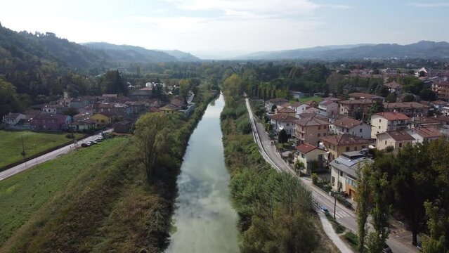 vista fiume a cesena, citt&agrave; storica in emilia romagna con rocca malatestiana e lungo savio