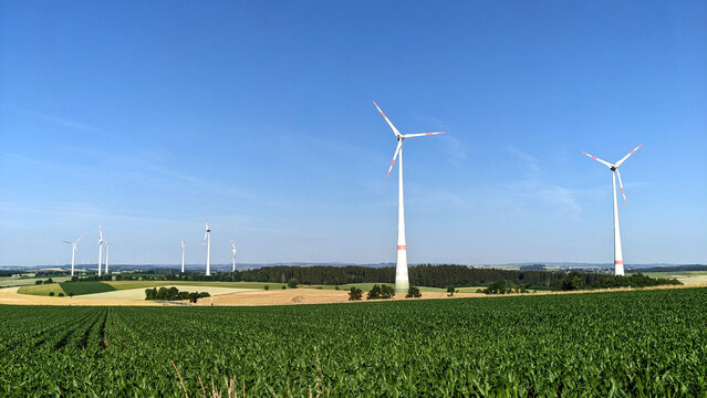 Windkraft Windr&auml;der in Franken Bayern Deutschland Landkreis Hof