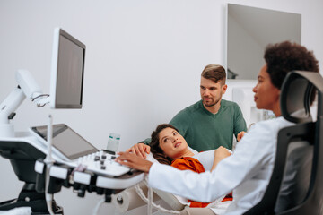 Obraz premium Ultrasound on pregnant woman.