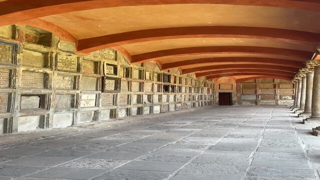 Tumbas del cementerio de Bel&eacute;n en dia de muertos en Guadalajara Jalisco M&eacute;xico, pante&oacute;n santa paula, concepto de terror