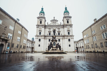 salzburg cathedral in the square empty of people - obrazy, fototapety, plakaty