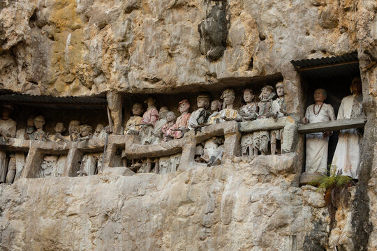Wooden figures representing the dead at the burial site of Tana Toraja, Tampang Allo, Sulawesi, Indonesia