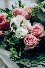 Bouquet de fleurs dans les tons pastels