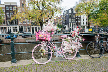 Fototapeta na wymiar beautiful view of the canl in the city center of amsterdam the netherlands with bicycles with bouquets and flowers