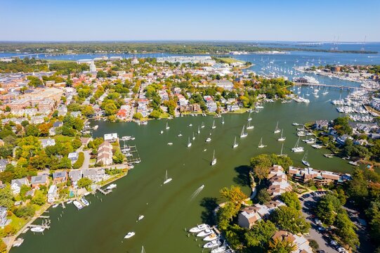 Fototapeta Aerial view of the Maryland harbor with ships and boats in Annapolis, Maryland, United States