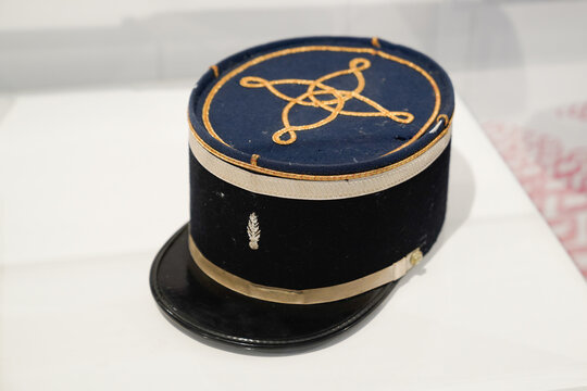 gendarmerie Nationale ancient French gendarme kepi exhibited in a museum under glass