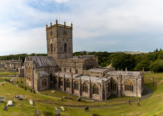 Fototapeta premium view of the St Davids Cathedral and cemetery in Pembrokeshire