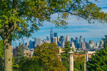 View of Green Wood cemetery in Brooklyn with Manhattan city skyline - obrazy, fototapety, plakaty