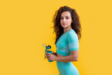 fitness sportswoman with sport water bottle, copy space. fitness sportswoman hold sport water - obrazy, fototapety, plakaty