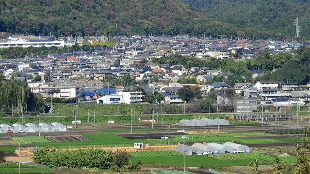 秋の各務原を走る名古屋鉄道3150系普通列車