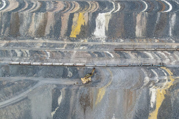 Loading process in the quarry mining of iron ore