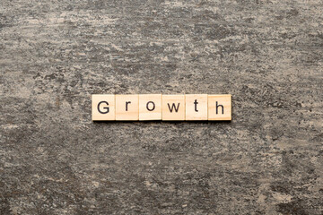 growth word written on wood block. growth text on table, concept