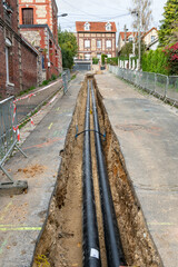 Fototapeta premium Travaux de voirie pour le chauffage urbain. Extension d'un réseau de chaleur. Pose de canalisations enterrées