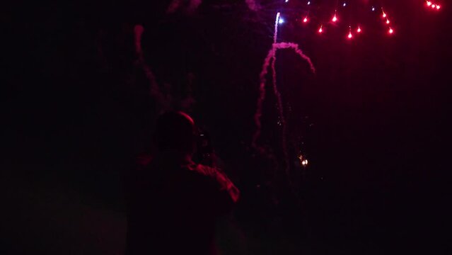 埼玉県入間郡三芳町で、秋の夜空を輝かせる打ち上げ花火が最高です。【撮影日時】2022-11-03