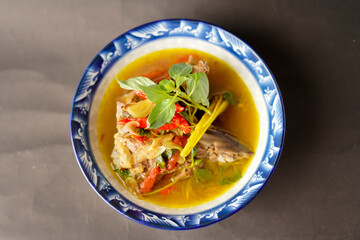 Yellow gravy fish curry. Cooked with a variety of spices, savory and delicious taste.