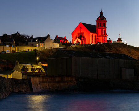 3 November 2022. Macduff, Aberdeenshire, Scotland. This is Macduff Parish Church which has been illuminated in Rememberance of the fallen.