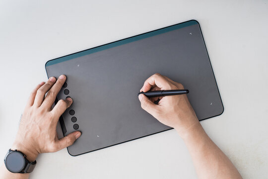 Overhead image of person drawing on drawing tablet 