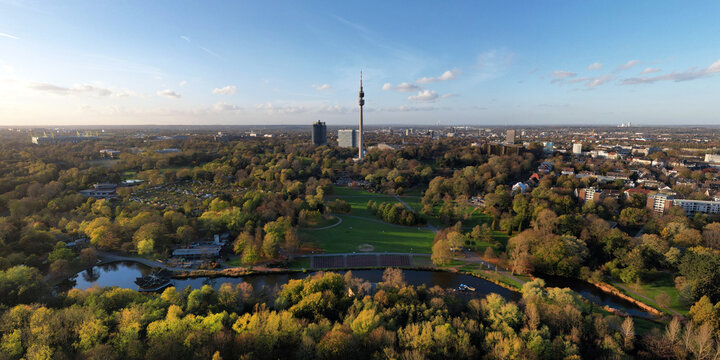 Westfalenpark in Dortmund mit dem Fernsehturm "Florian" und dem Buschmühlenteich 