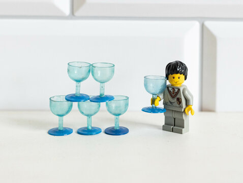 LEGO Harry Potter figurine with miniature plastic champagne stemmed glasses for a dollhouse