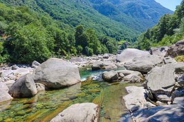 Fluss Verzasca im schweizer Tessin