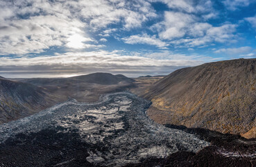 Panorama einer beeindruckenden Lava Landschaft nach Ausbruch des Vulkans Eyjafjallajökull in Island
