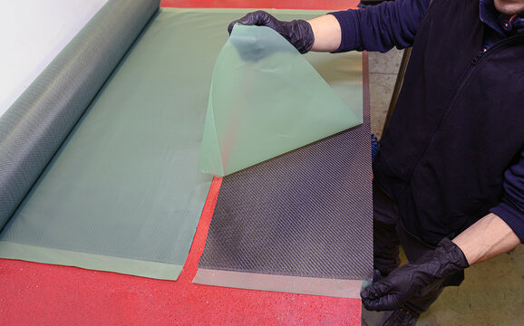 Preparation and cutting of a real carbon fiber sheet for the industrial production of a component for sports cars