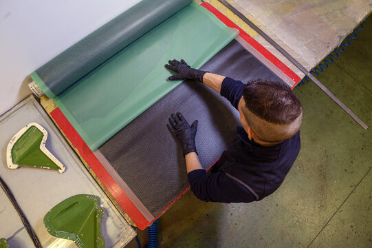 Preparation and cutting of a real carbon fiber sheet for the industrial production of a component for sports cars