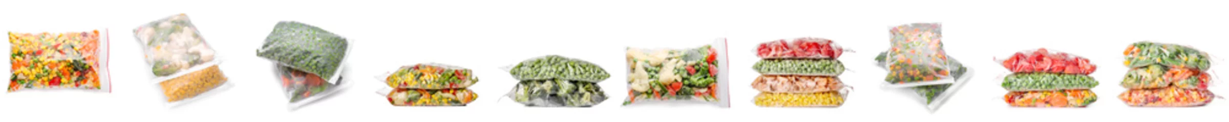 Photo sur Plexiglas Légumes frais Set of plastic bags with frozen vegetables on white background