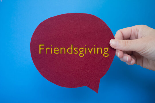 Speech bubble in front of colored background with Friendsgiving text.