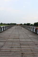Fototapeta premium Swing in the middle of the bridge and in the spacious garden with a direct view of the lake