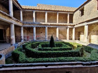 Pompei - Chiostro della Casa degli Amanti