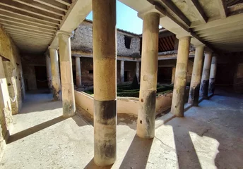 Deurstickers Pompei - Colonne del peristilio della Casa degli Amanti © lucamato