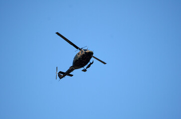 Fototapeta na wymiar 上空のヘリコプター