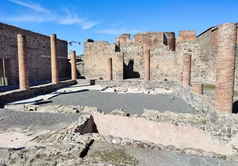 Deurstickers Pompei - Colonne del peristilio della Casa dei Mosaici Geometrici © lucamato